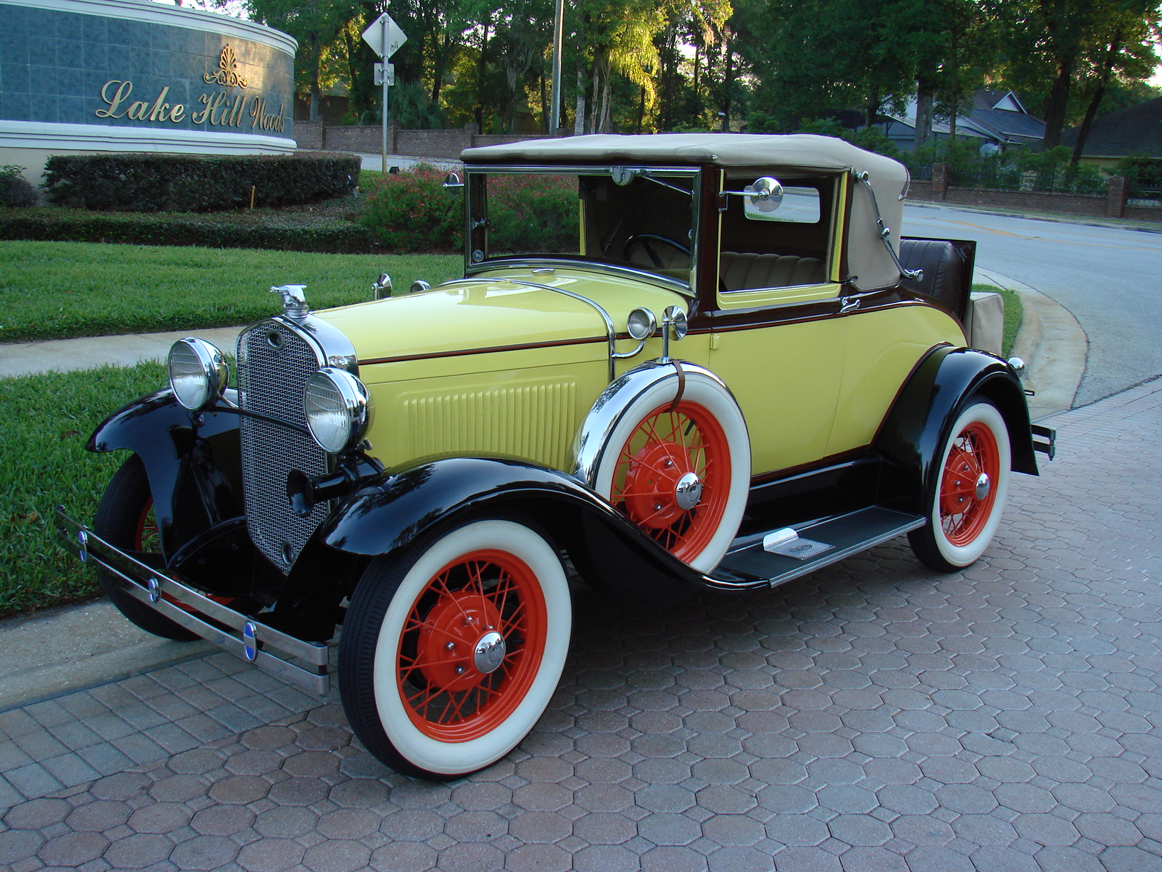 FORD MODEL A ROADSTER Beige Cream Avec Marron cabriolet ouvert 1928-1931 CA 1/43 1/36